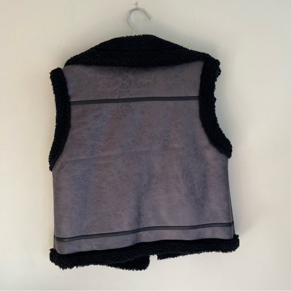 H&M Teddy Fleece-Lined Black Vest - Picture 9 of 15